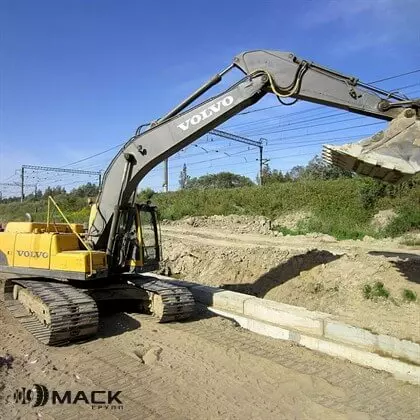 Гусеничный экскаватор Volvo EC210