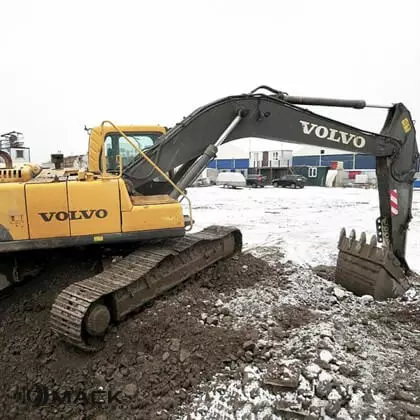 Гусеничный экскаватор Volvo EC240