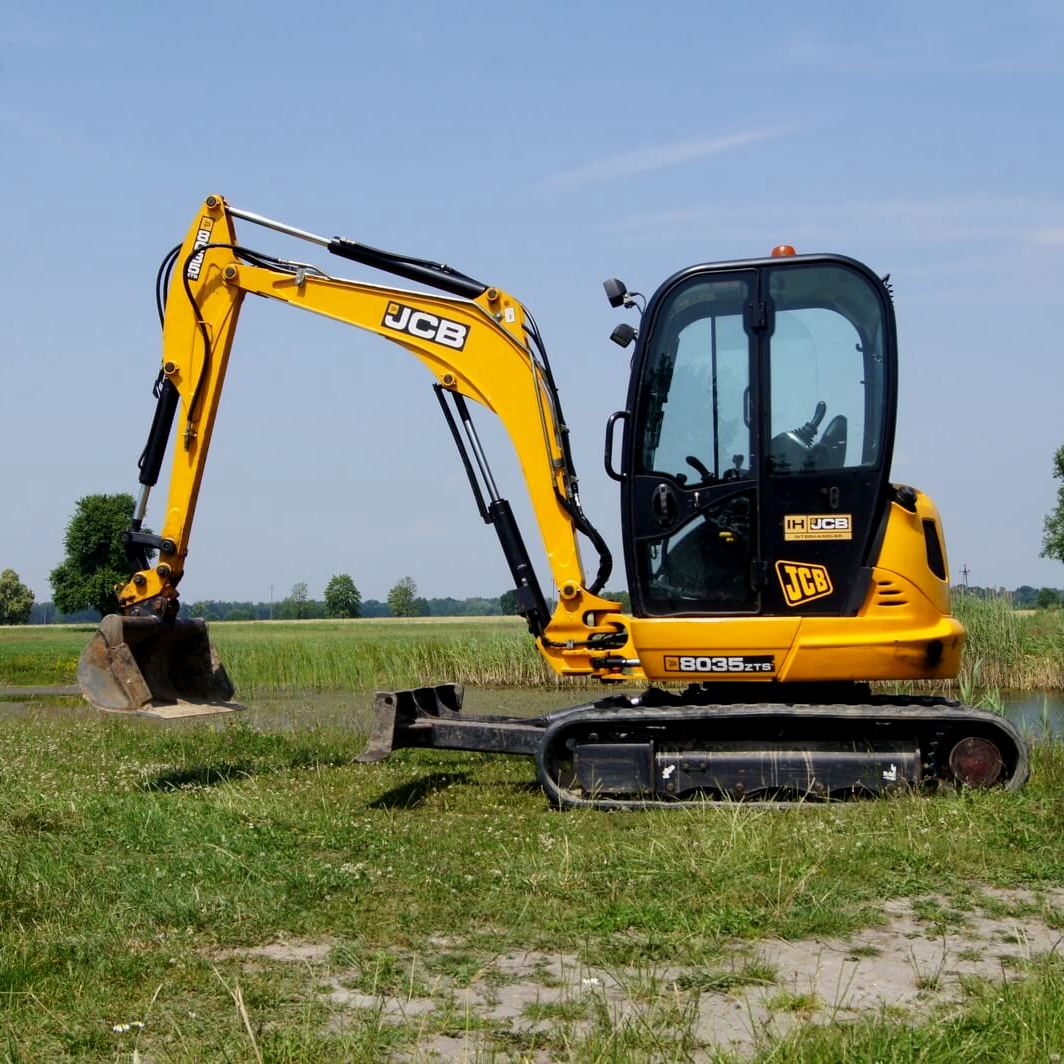 Аренда мини-экскаватора JCB 8035 в в Санкт-Петербурге и области