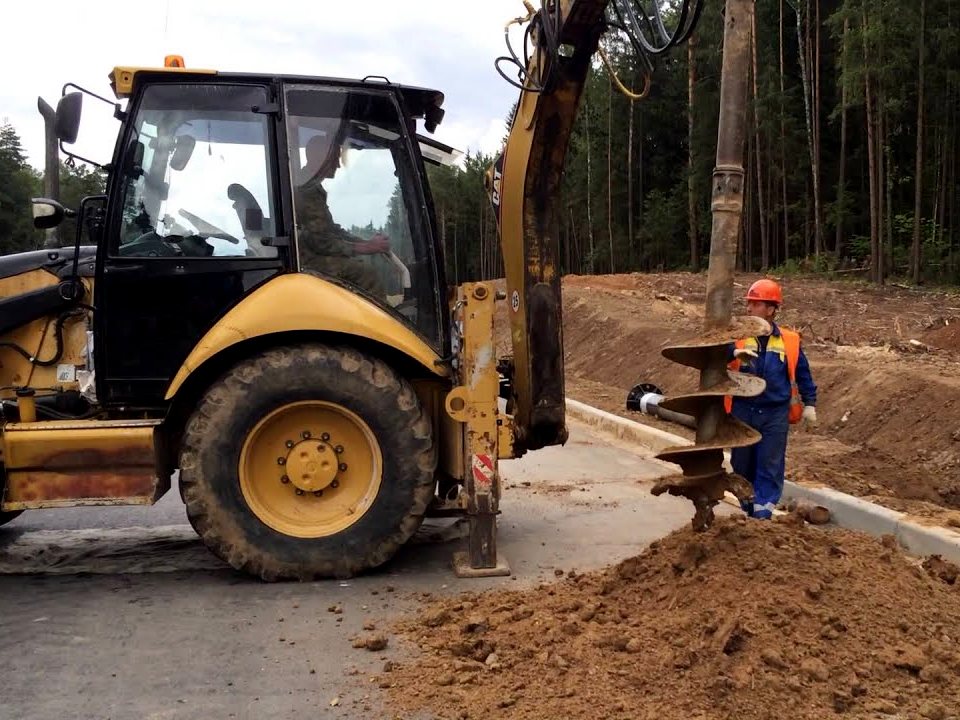 Аренда ямобура Caterpillar 422F